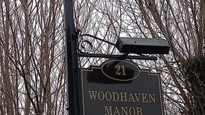 A sign for Woodhaven Manor, indicating it is a hotel with rooms available. - Woodhaven Manor  (Galway)