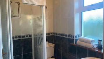 Deluxe Double Room, City View | Bathroom