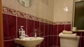 Deluxe Single Room, City View | Bathroom