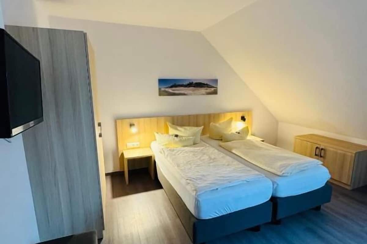 Caja de seguridad en la habitación y escritorio 
