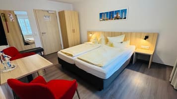Kahden hengen classic-huone | Tallelokero huoneessa, työpöytä, äänieristys, ilmainen Wi-Fi