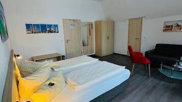 Superior Double Room, Garden View | In-room safe, desk, soundproofing, free WiFi