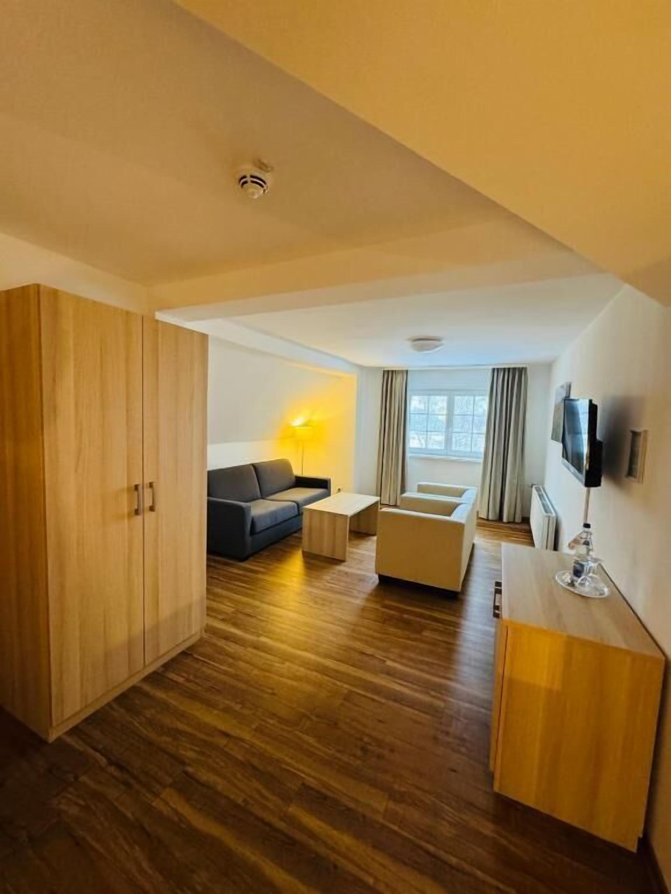 Superior Double Room, Garden View | Living area