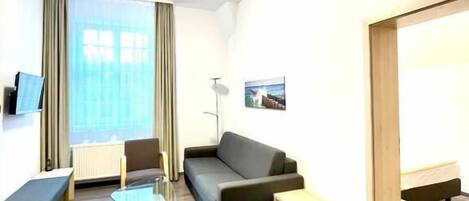 Family Suite, Bay View | Living area