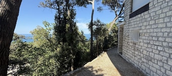 S374 – Sirolo, one-bedroom apartment with an exclusive sea view