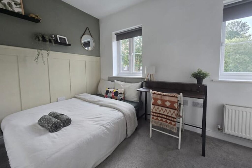 2 bedrooms, iron/ironing board, WiFi, bed sheets