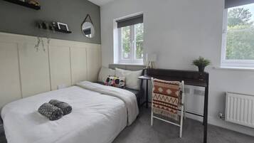 2 bedrooms, iron/ironing board, WiFi, bed sheets