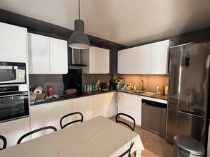 Private kitchen - Provençal farmhouse near the town center and the beaches (Cavalaire-sur-Mer)