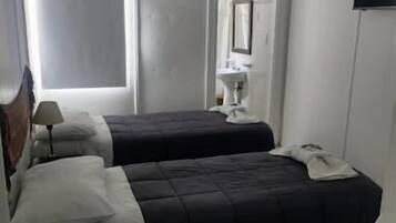 Basic Twin Room | In-room safe