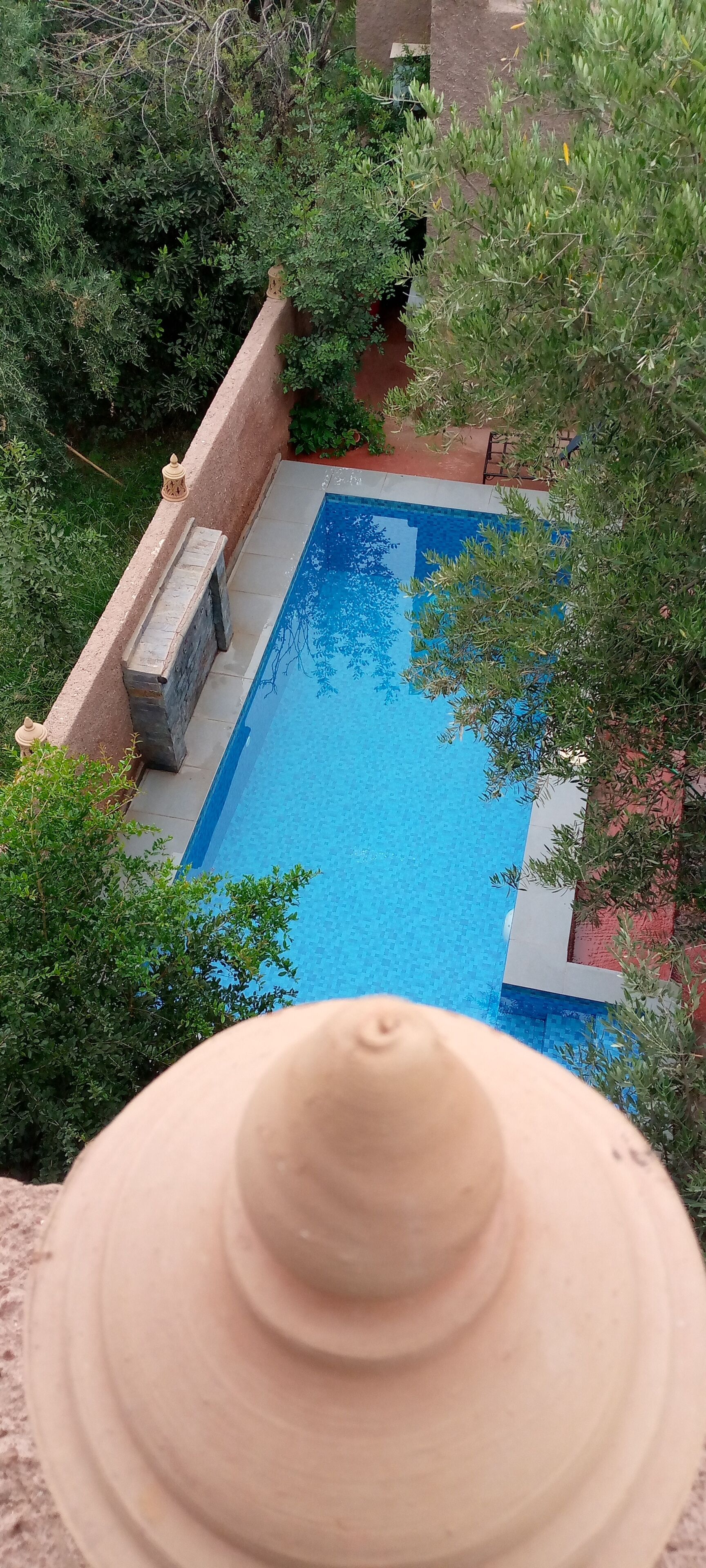 Kolam renang indoor dan kolam renang outdoor