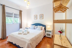 Iron/ironing board, free WiFi, bed sheets - Cubo's Charming House Las Millanas / Private pool / Air conditioning / Free Wi-Fi (Tolox)