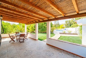 Outdoor dining - Cubo's Charming House Las Millanas / Private pool / Air conditioning / Free Wi-Fi (Tolox)