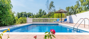 Cubo's Charming House Las Millanas / Private pool / Air conditioning / Free Wi-Fi