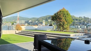 Outdoor dining - 6th Avenue Surin by Win217 (Choeng Thale)