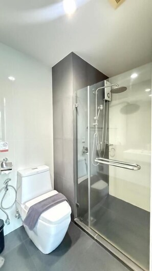 Bathroom - 6th Avenue Surin by Win217 (Choeng Thale)