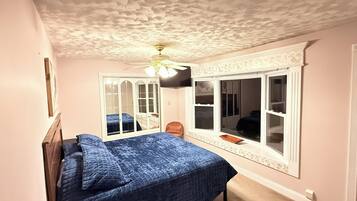 Iron/ironing board, WiFi, bed sheets