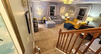Secluded Country Retreat • Sleeps 8 • 10 Min to MCI • Near World Cup