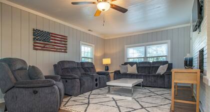 Farmhouse Retreat in the Country w/ Fresh Egg, Sheep and large Firepit