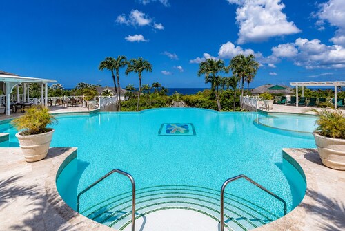 Idyllic Penthouse with 2 Private Terraces & Beach Club Access, Sugar Hill Resort
