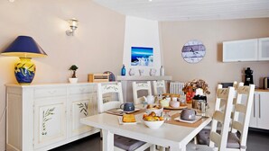 Unclassified image, 3 of 34, button - Les Agapanthes - Bocage Room (Les Sables-d'Olonne)