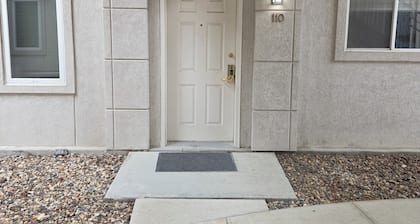 State Softball Tournament Special... Perfect 4-bedroom apartment in Fort Dodge!