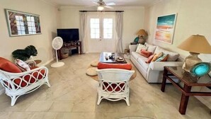Living area - Vuemont Resort and Villas (Speightstown)