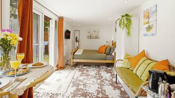 1 bedroom, desk, iron/ironing board, WiFi (free)