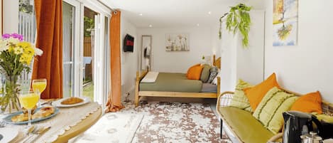 1 habitación, escritorio, tabla de planchar con plancha y wifi gratis