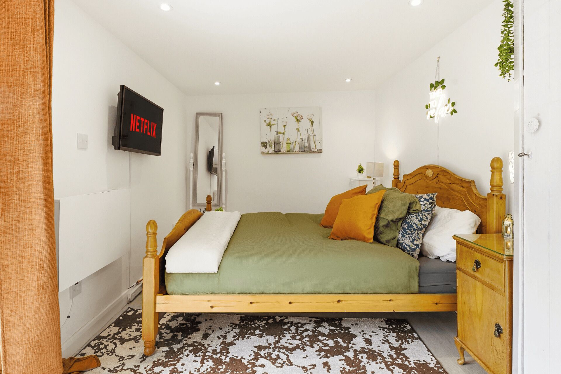 1 bedroom, desk, iron/ironing board, WiFi (free)