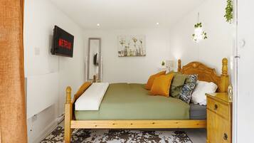 1 bedroom, desk, iron/ironing board, WiFi (free)
