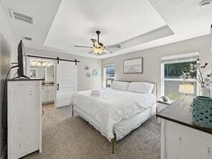 Iron/ironing board, WiFi - Captain`s Quarters - New Listing (Pensacola)