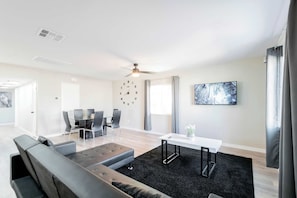 Smart TV, offices - Modern Home Near Strip! Sleeps 8! (Las Vegas)