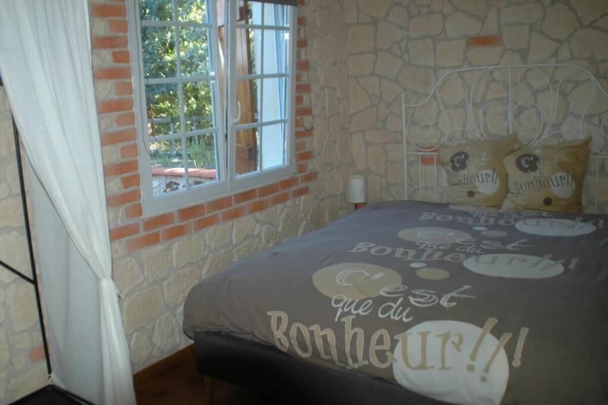 Casa básica, varanda, vista para o jardim