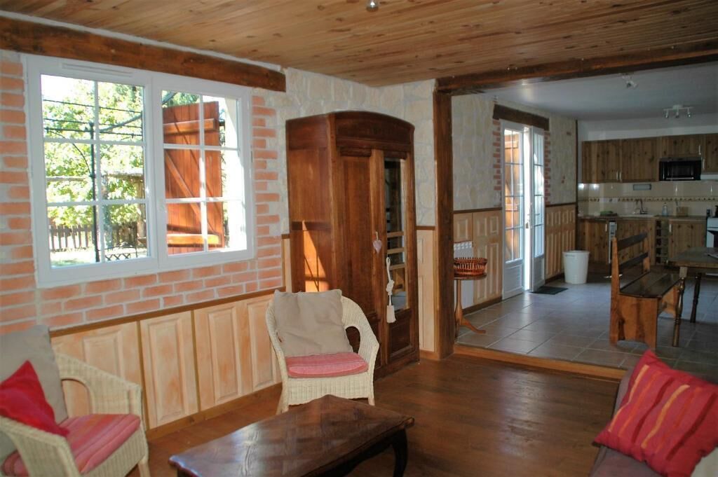 Basic House, Patio, Garden View | Living area