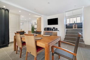 Dining - New Apartment with Sea View 1 – Steps from the Beach (Cherrueix)