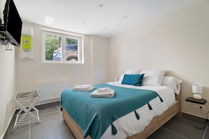 3 bedrooms, WiFi, bed sheets - New Apartment with Sea View 1 – Steps from the Beach (Cherrueix)