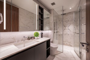 Deluxe-Apartment, 1 Schlafzimmer | Badezimmer | Kostenlose Toilettenartikel, Haartrockner, Hausschuhe, Handtücher