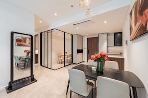 Deluxe-Apartment, 1 Schlafzimmer | Speisen