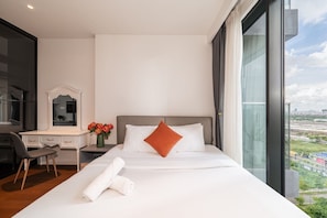 Deluxe-Apartment, 1 Schlafzimmer | Schreibtisch, laptopgeeigneter Arbeitsplatz, Verdunkelungsvorhänge