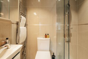 Bathroom - The Cheniston by Nestor (London)