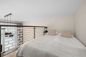 Bügeleisen/Bügelbrett, Reisekinderbett, WLAN, Bettwäsche