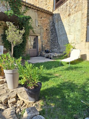 Terrace/patio - Provençal house near Uzès with a garden and 2 air-conditioned bedrooms (Le Pin)