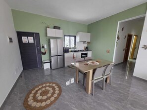 Private kitchen - The Zen Den - Modern 2 Bed, 2 Bath Apartment - Air-Con - Balcony - Walk to Beach (Sal Rei)