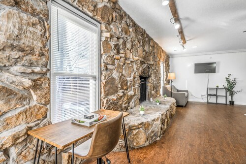 20 Minutes from Downtown - Blues City Retreat