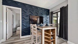 Dining - 2BR Suite at The Enclave—Near Universal (Orlando)
