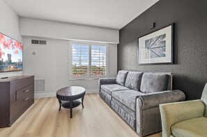 Unclassified image, 2 of 13, button - Pool View Suite Near Universal for 6 (Orlando)