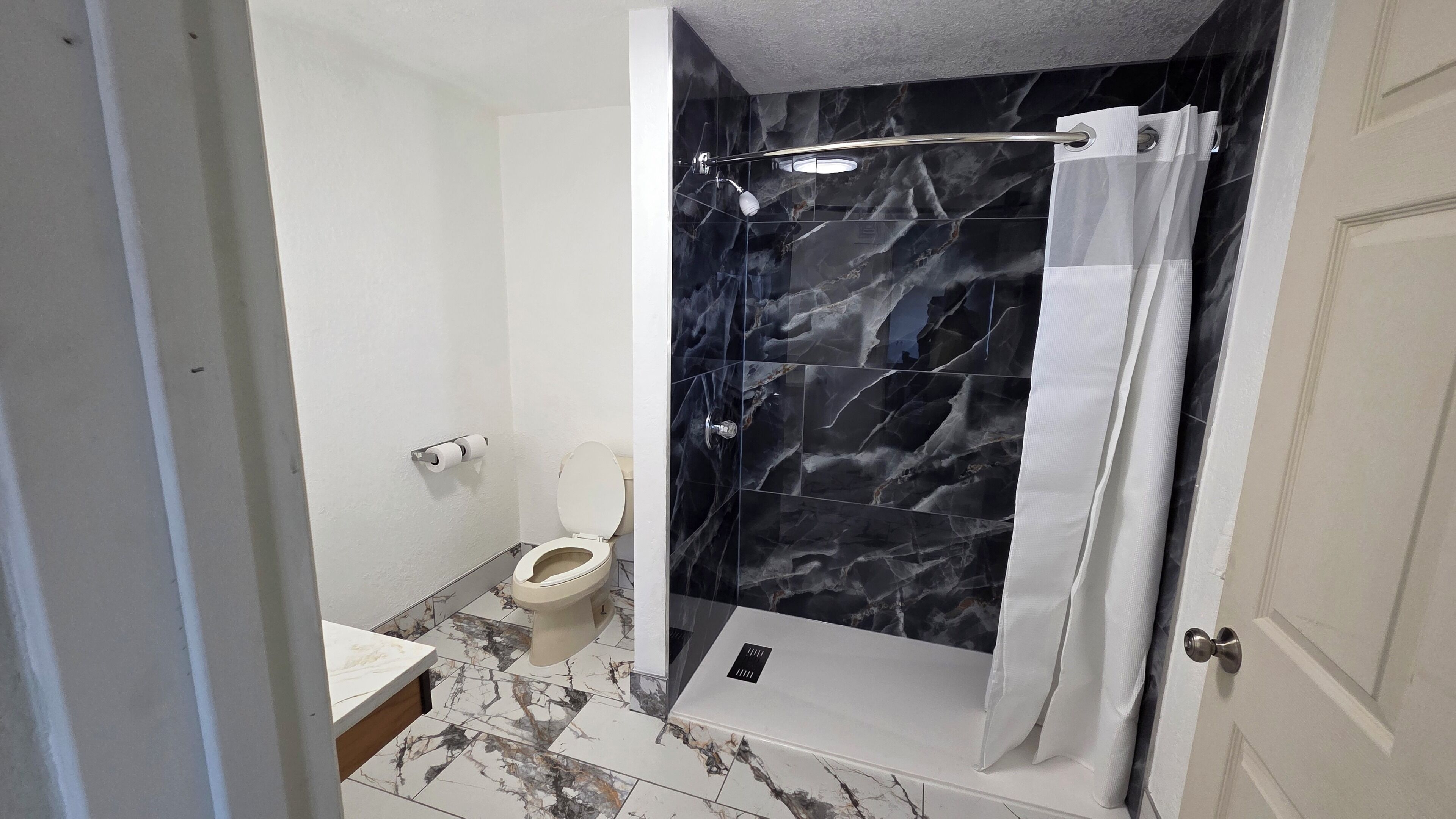 Combined shower/bathtub, towels, soap, shampoo