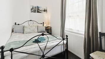 1 bedroom, desk, iron/ironing board, WiFi (free)