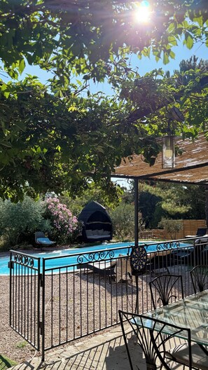 Outdoor dining - Villa with Pool for 8+2 People in the Luberon (La Bastidonne)
