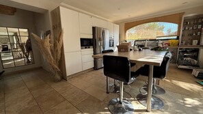 Dining - Villa with Pool for 8+2 People in the Luberon (La Bastidonne)